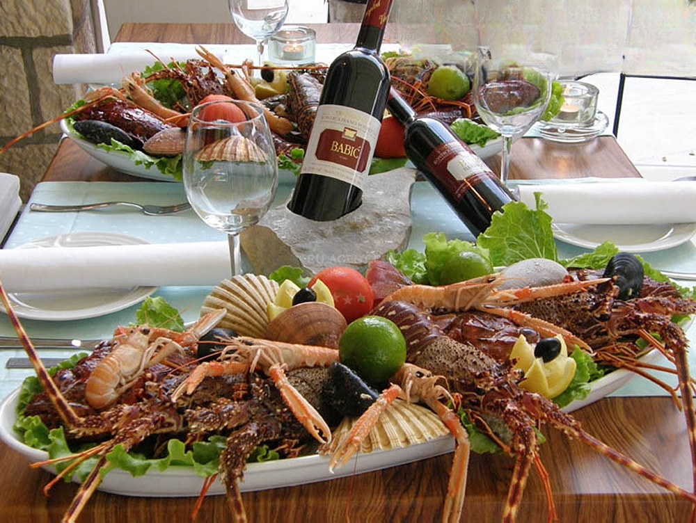 Grilled fish and traditional Dalmatian dishes on display at Kamenar