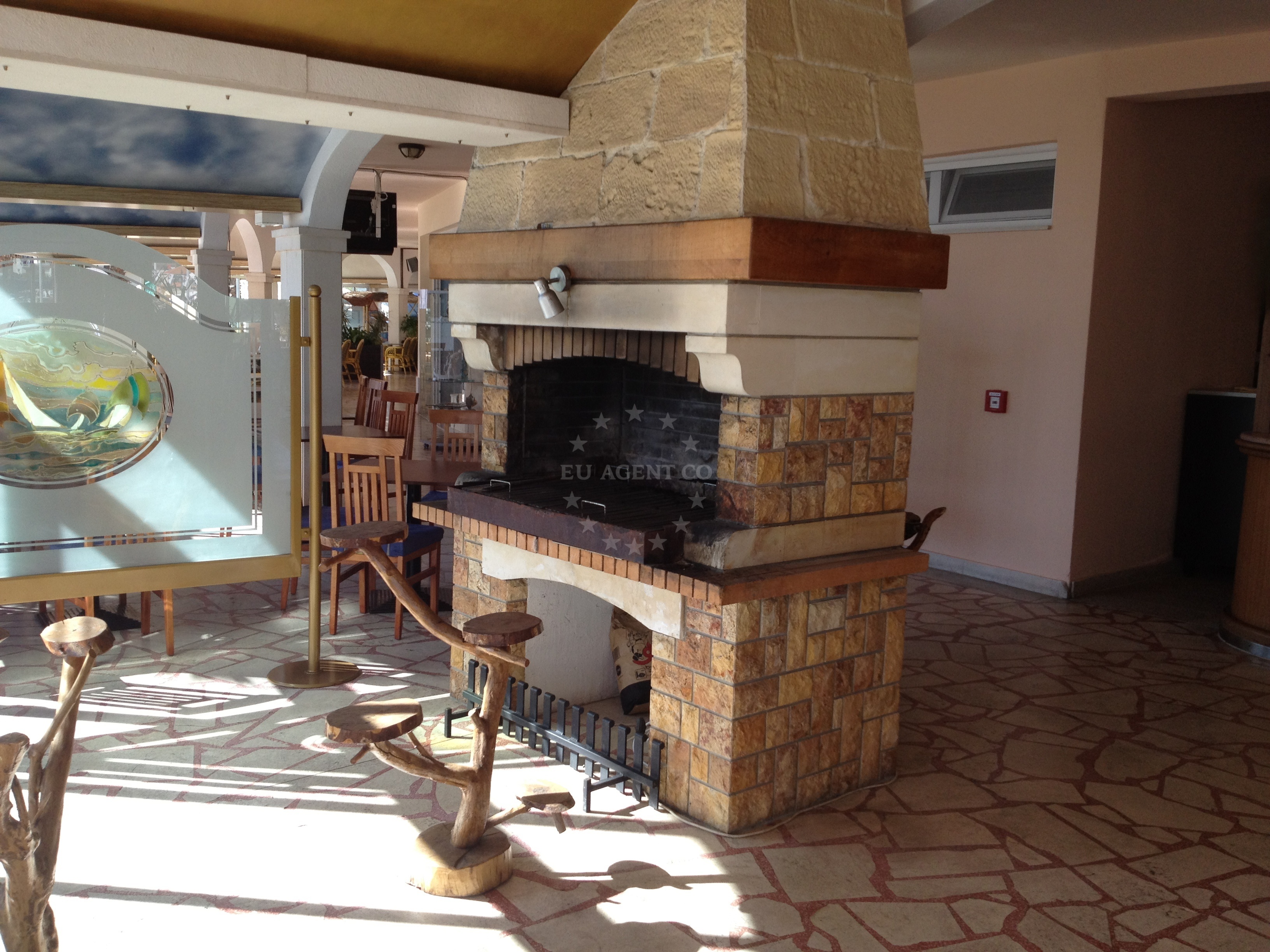 Ancora Restaurant terrace overlooking Marina Frapa and the Adriatic Sea
