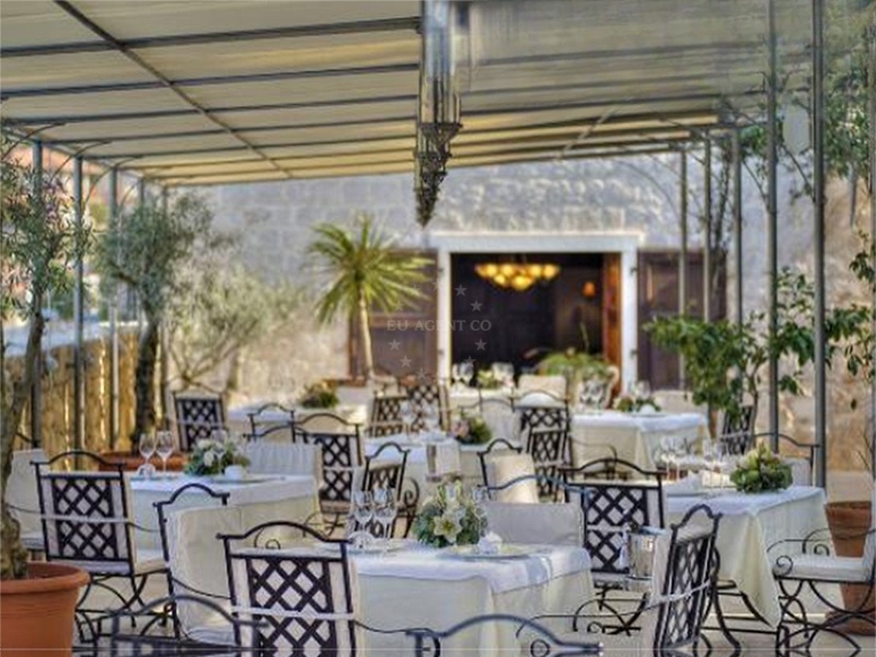 Dining area at Martinis Marchi with panoramic views of the Solta coastline