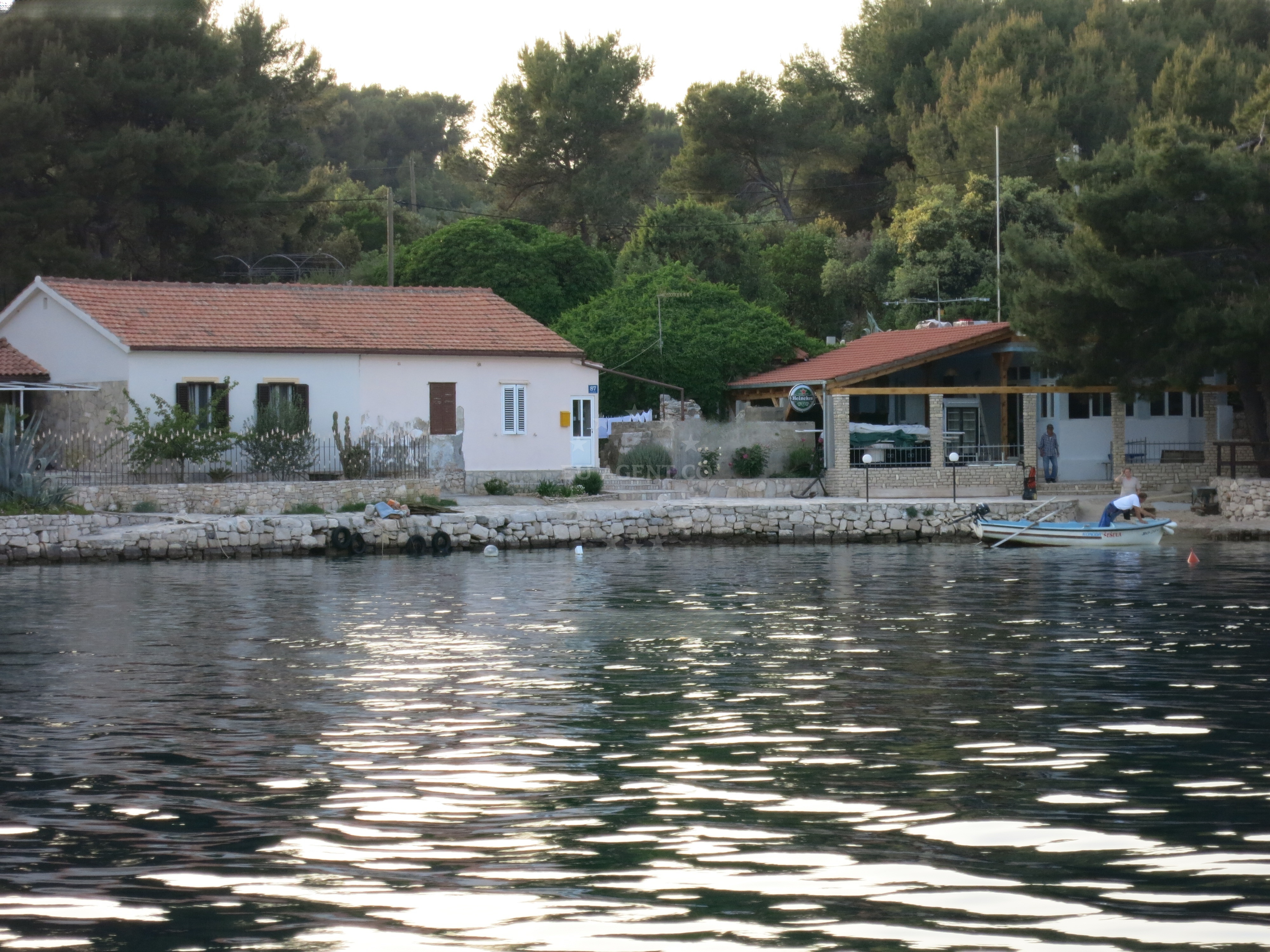 Restaurant Sesula, Maslinica, Solta: Outdoor dining area