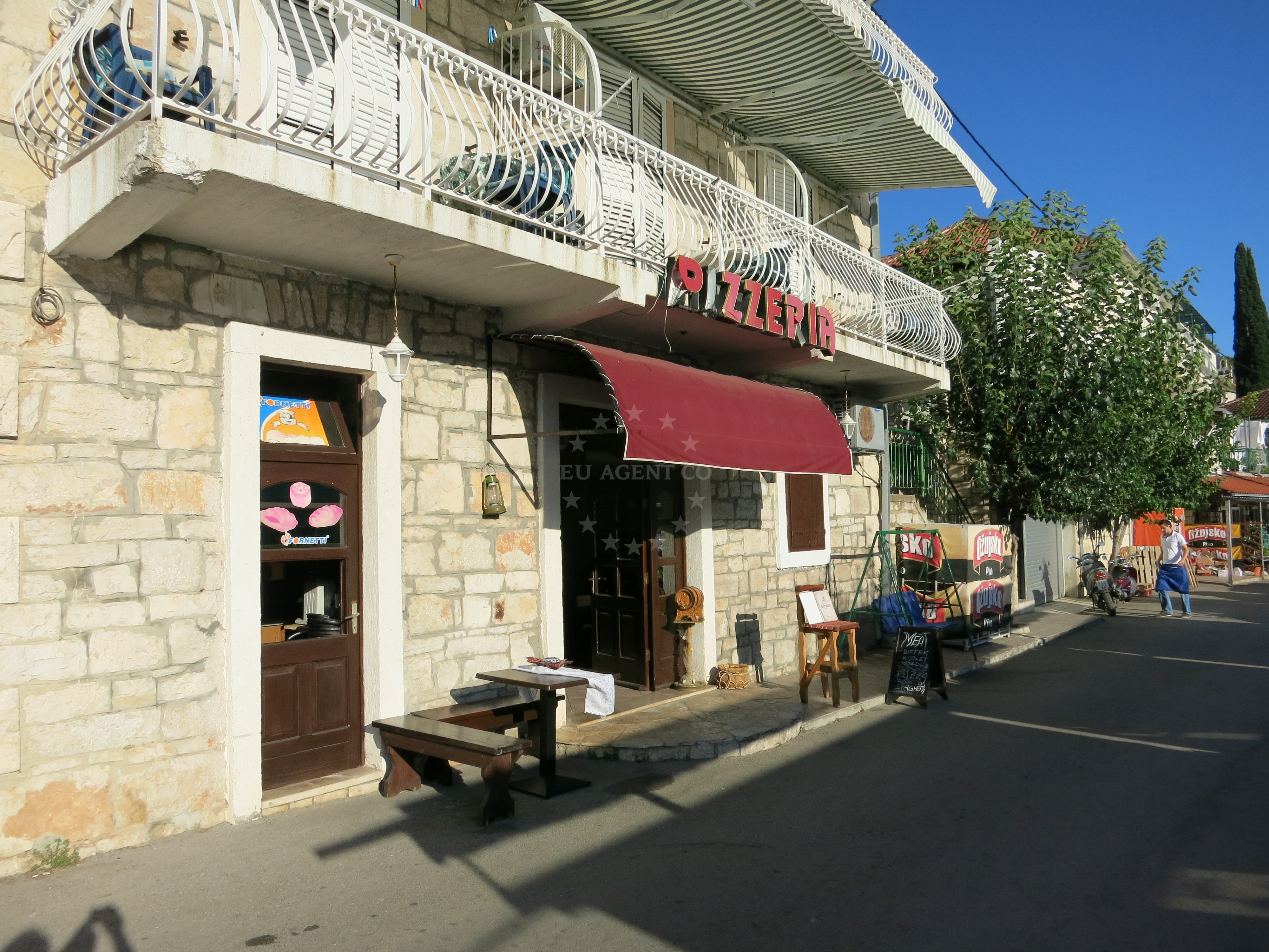 Zlato Restaurant in Stomorska, Solta, offering traditional Dalmatian cuisine with views of the Adriatic Sea