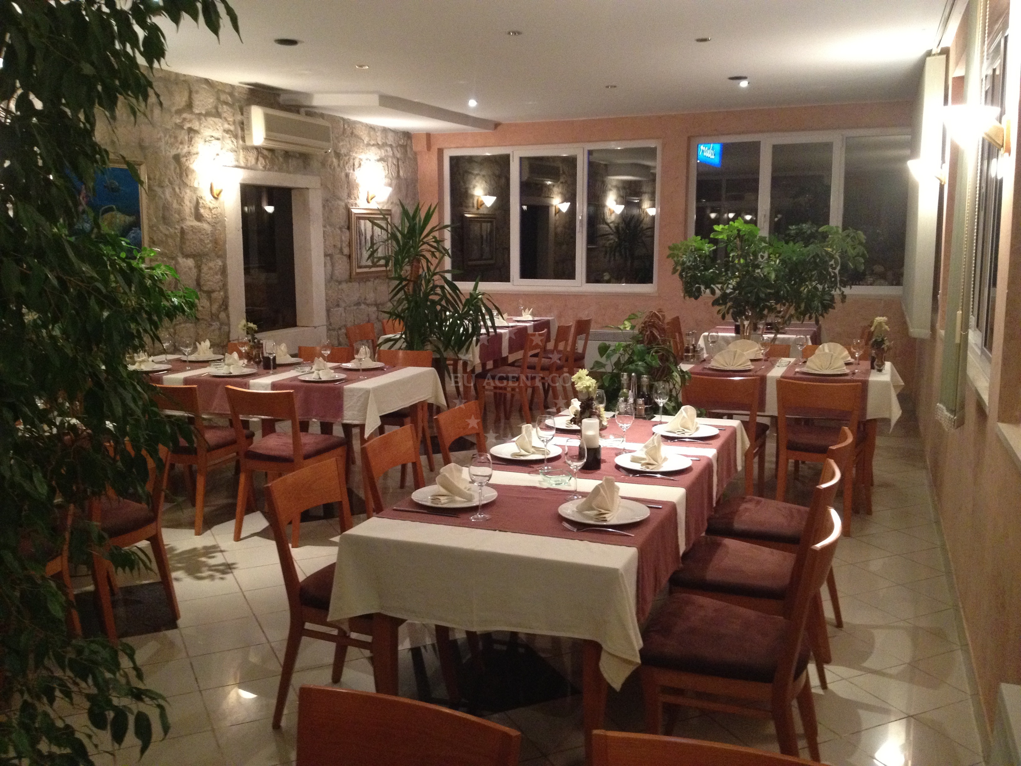 Frankie Restaurant in Trogir, Croatia, offering fresh fish and wine with views of the Adriatic