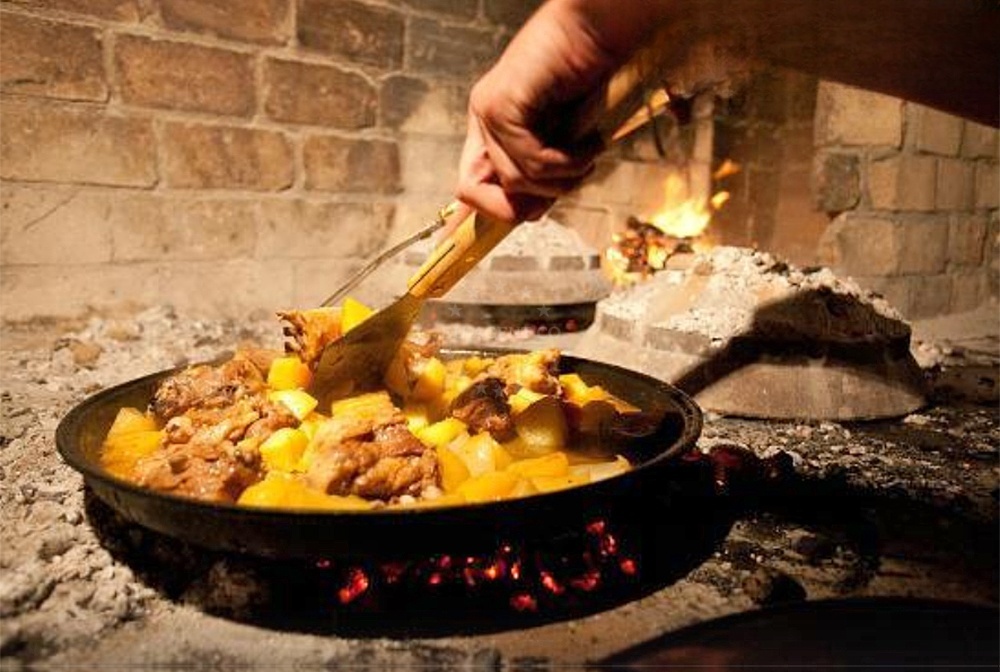 Barba Restaurant, Komiza, Vis, with a focus on peka and grilled meat dishes