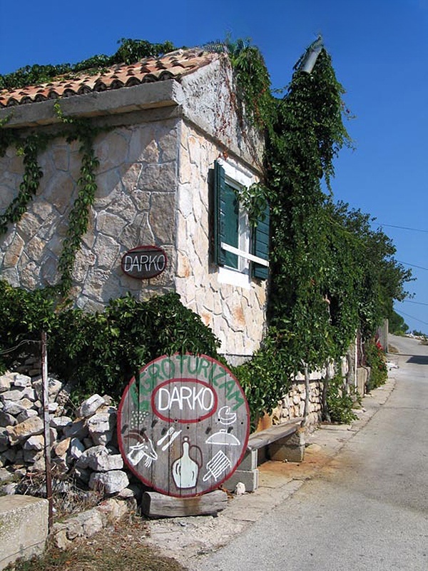 Konoba Darko's traditional peka cooking setup on Vis Island