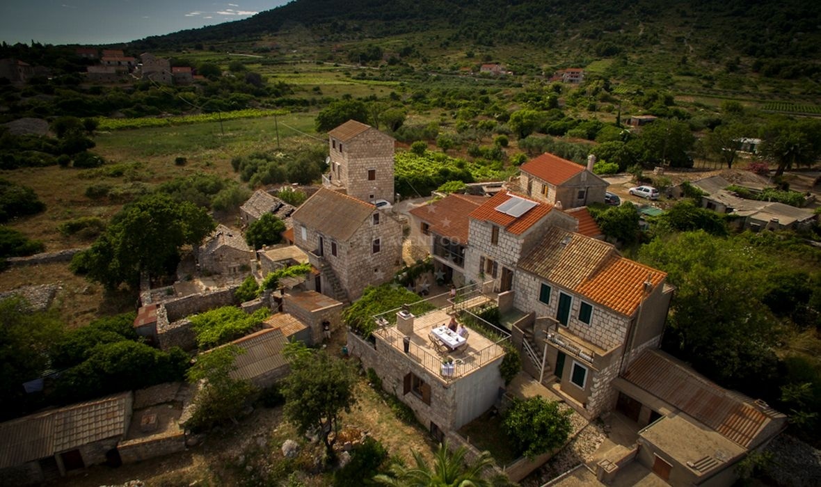 Stone house exterior of Konoba Pesa in Podhumlje, Vis, Croatia