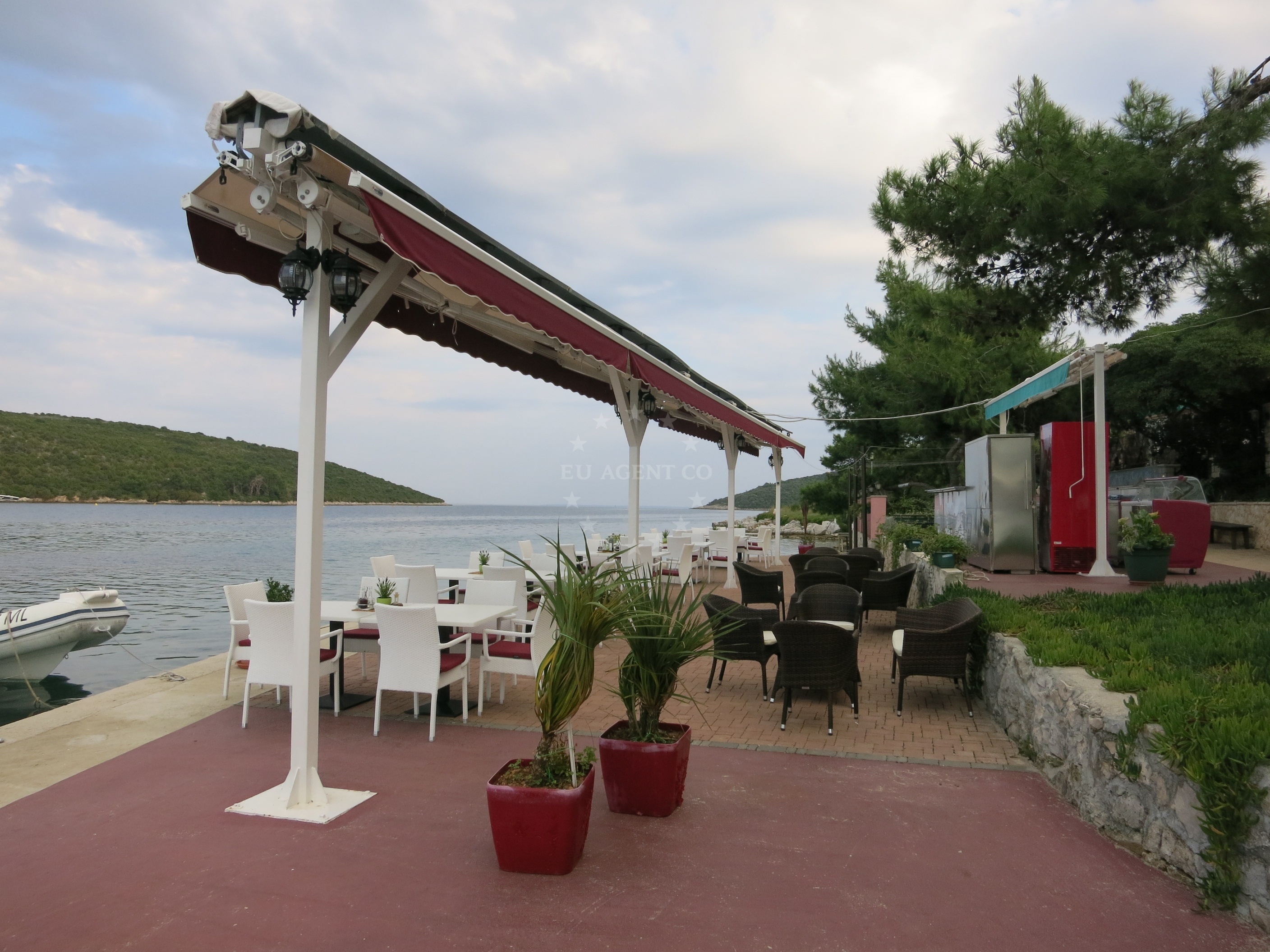 Private shuttle boat service at Dalmatinka Restaurant, Ilovik