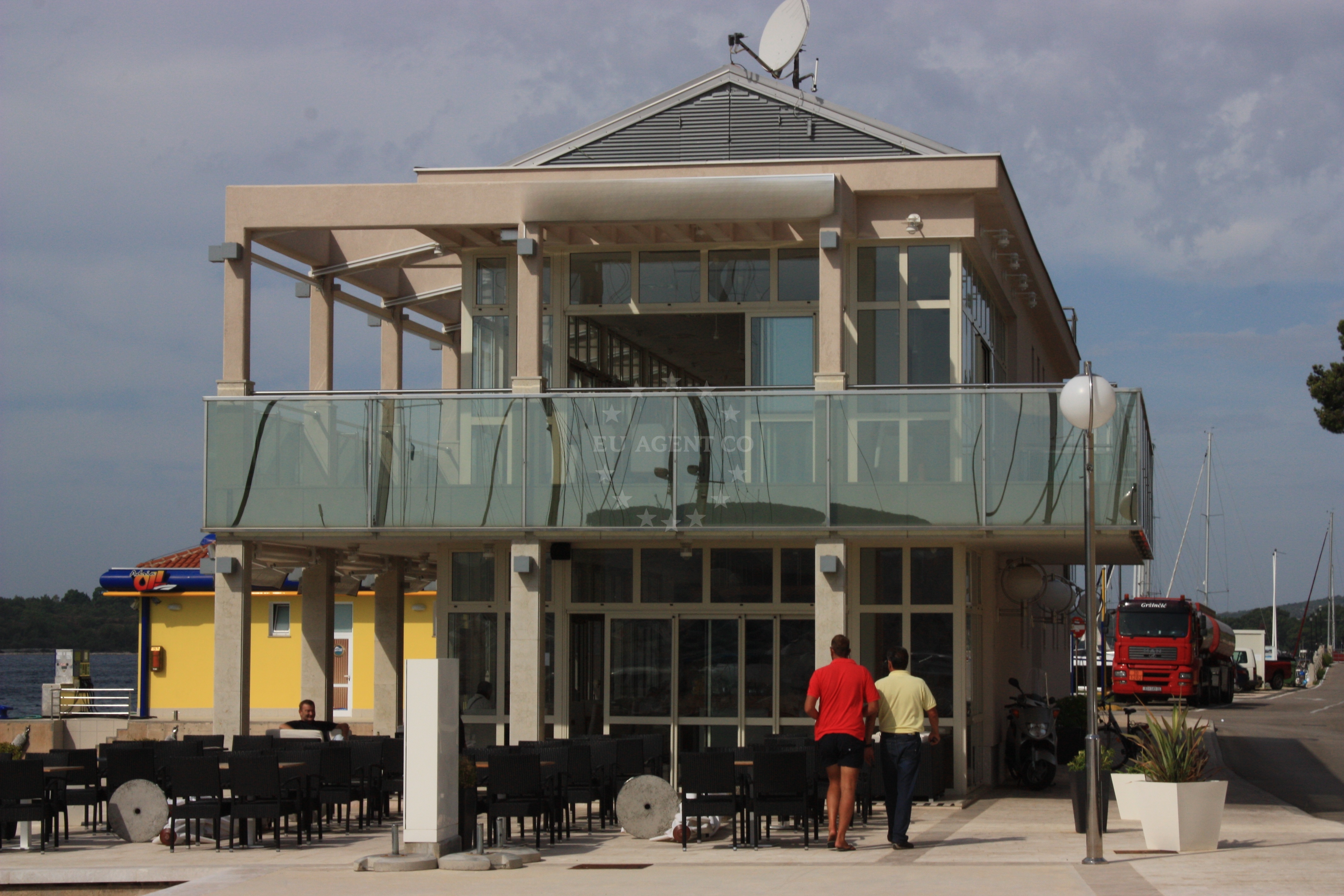 Klub Kapetana Restaurant exterior with Adriatic Sea view