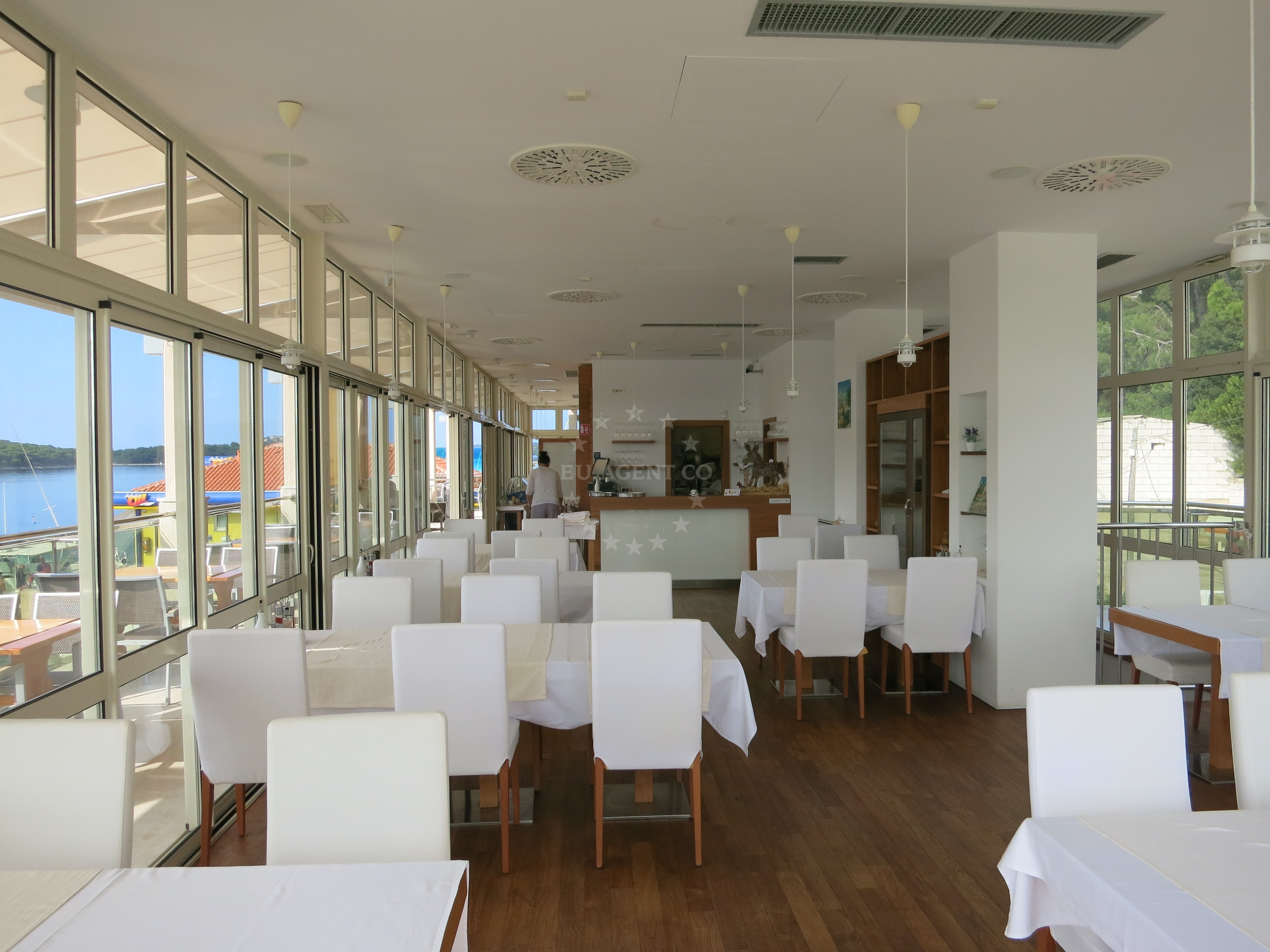 Bar area inside Klub Kapetana