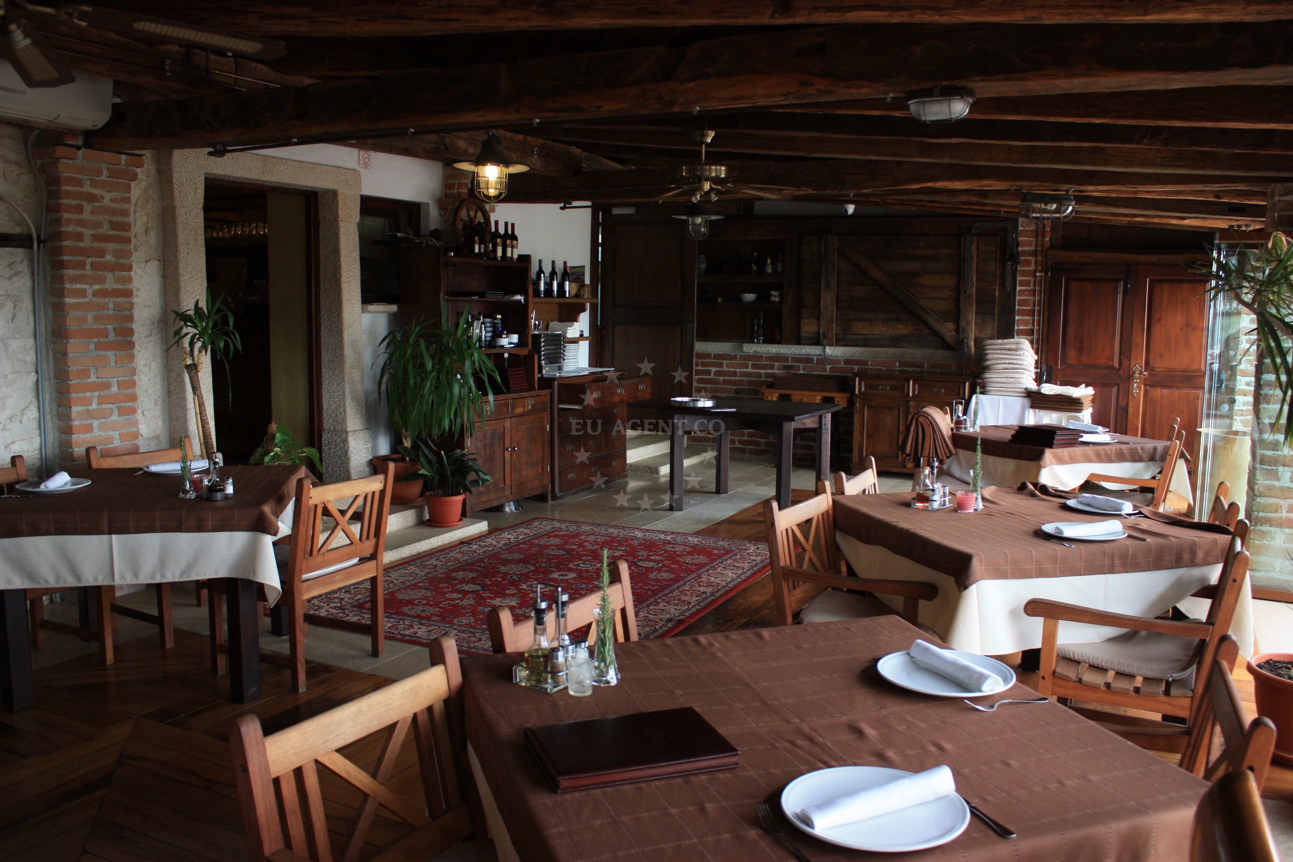 Monte Rosso Restaurant exterior overlooking Poreč harbor