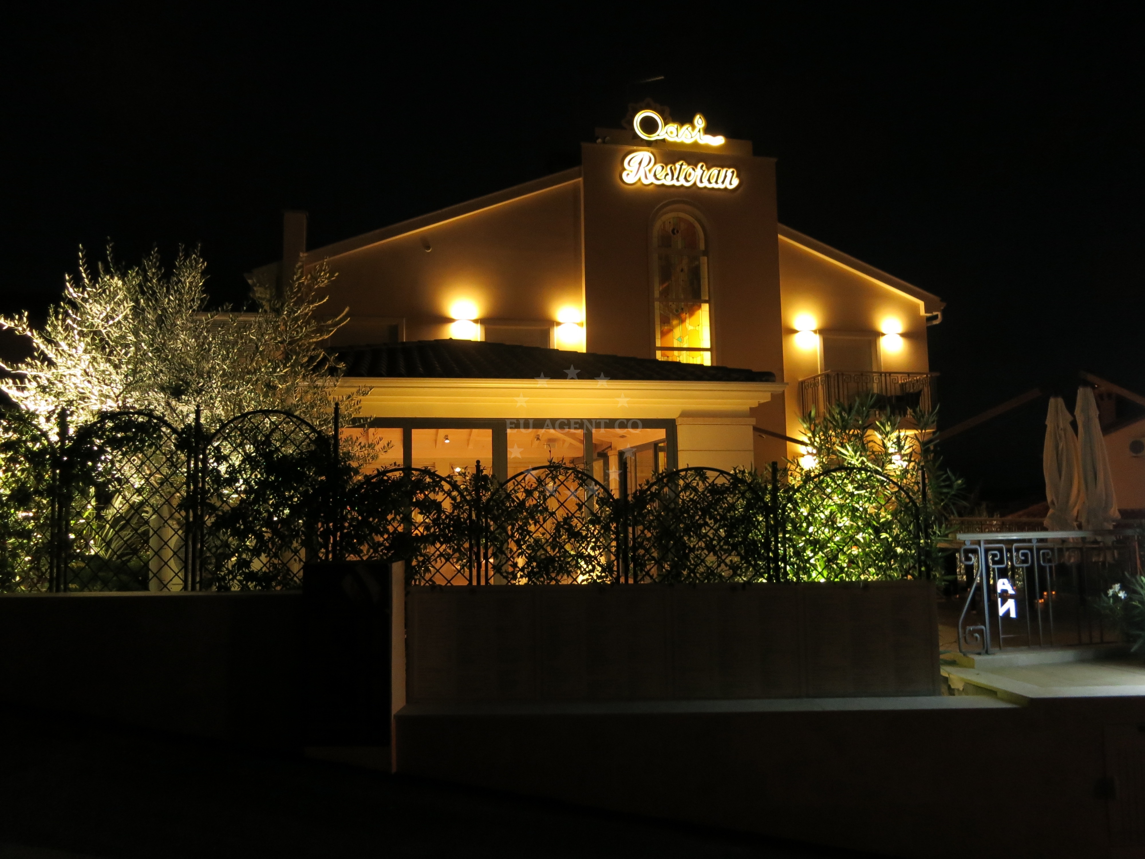 Restaurant Oasi's terrace overlooking the Adriatic Sea