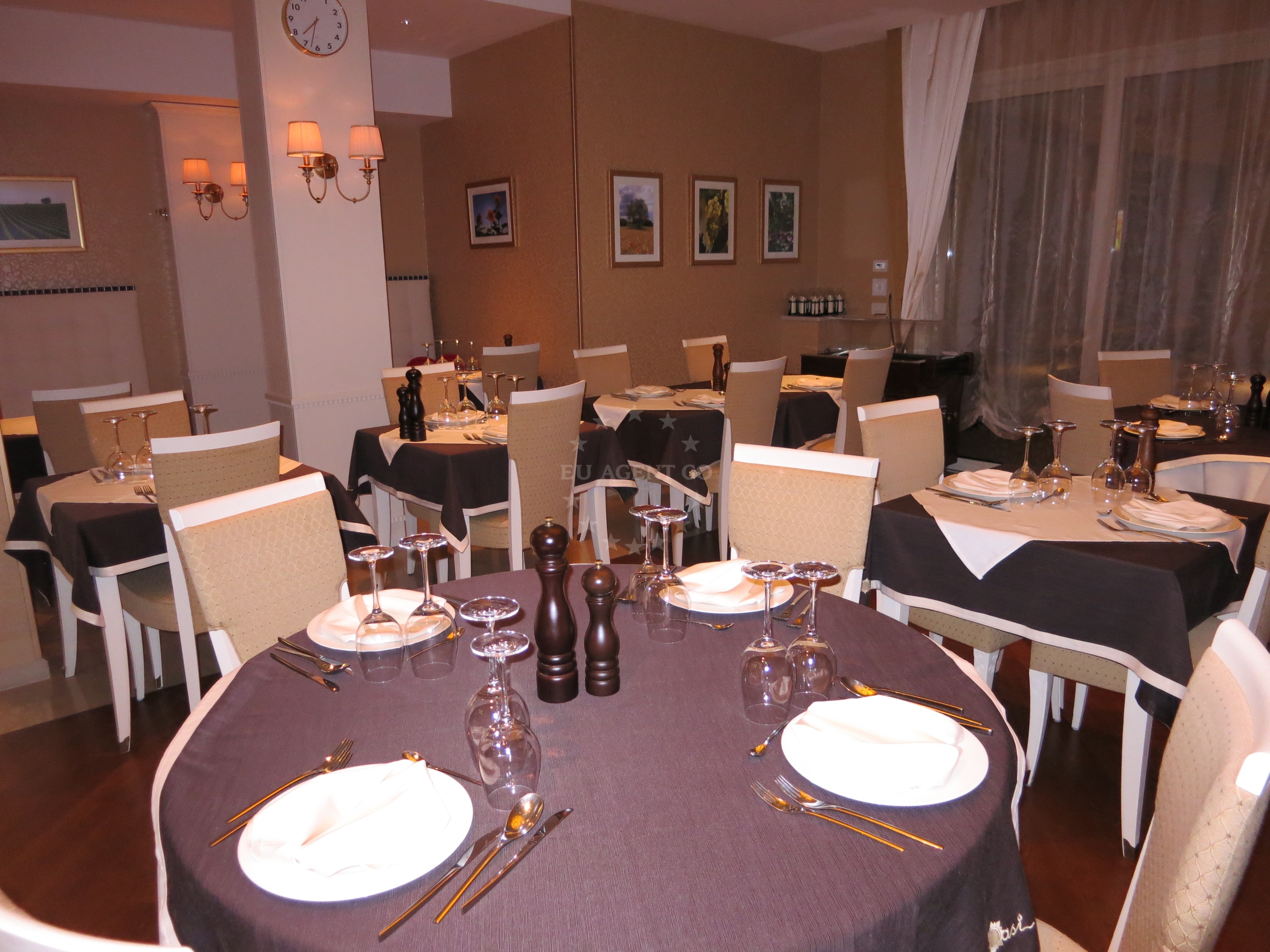 Interior of Restaurant Oasi with fine dining ambiance