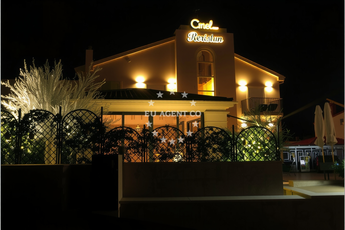 Additional view of Restaurant Oasi in Restaurant in Pula, Istria and Kvarner, Croatia photo 11