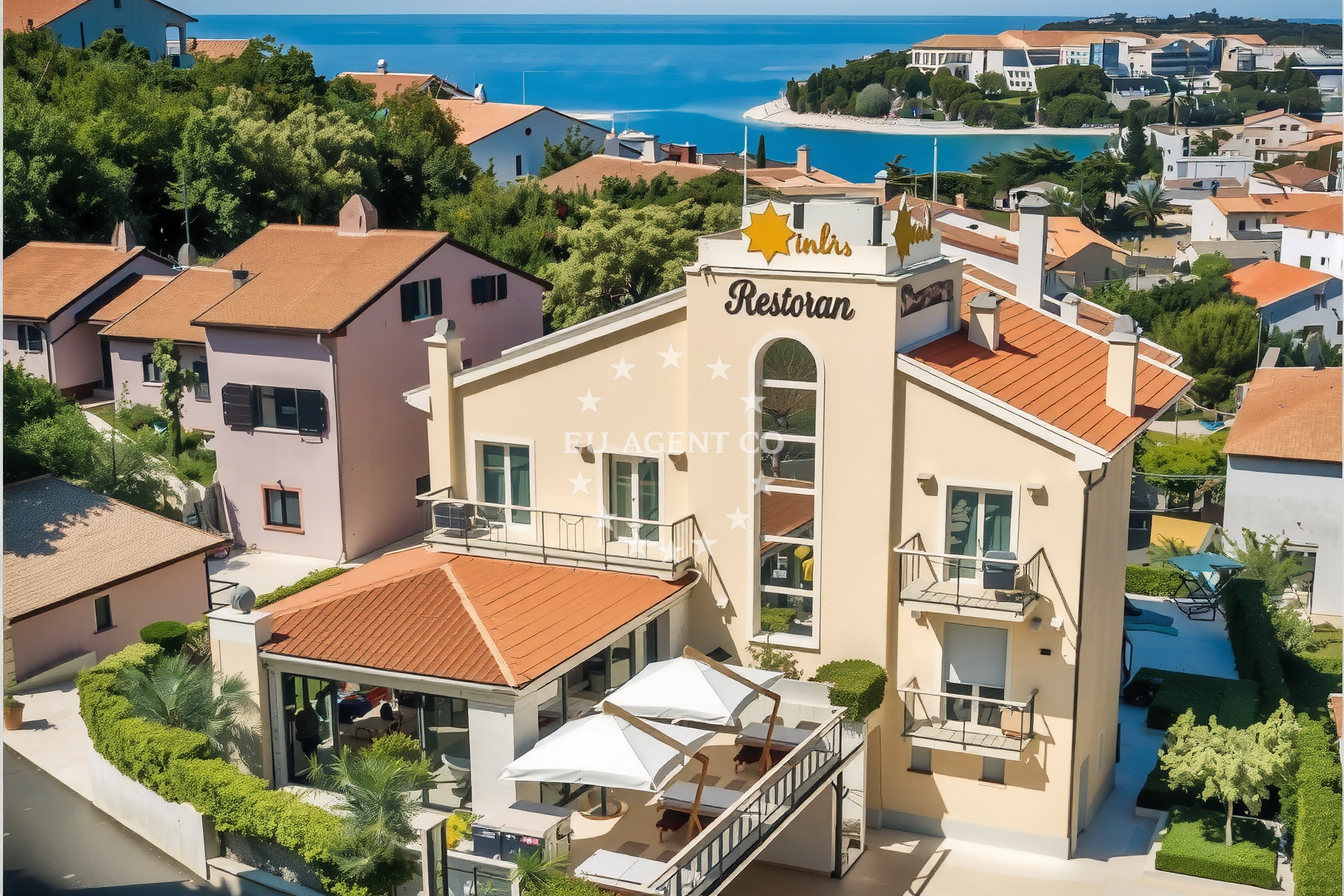 Additional view of Restaurant Oasi in Restaurant in Pula, Istria and Kvarner, Croatia photo 14