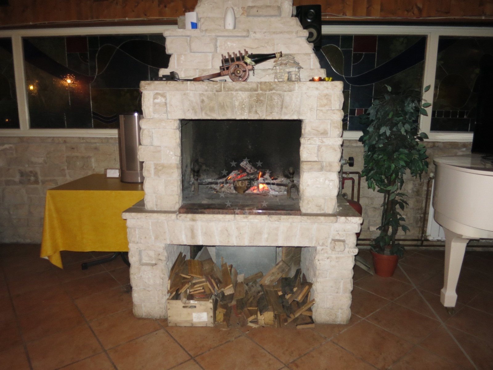 Dining area at Restaurant Villa Margerita with views of Pula’s coastline