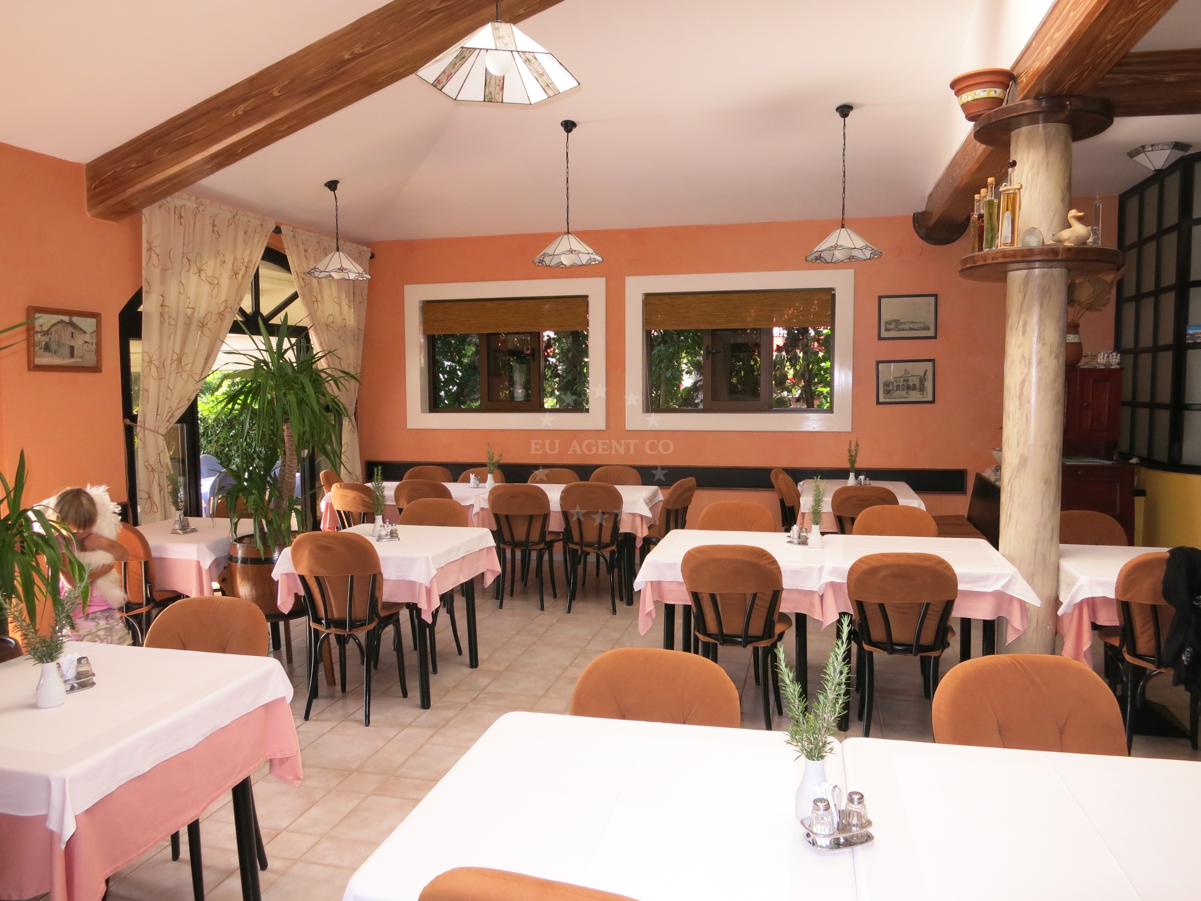 Dining area at Dvi Palme with views of the Adriatic Sea
