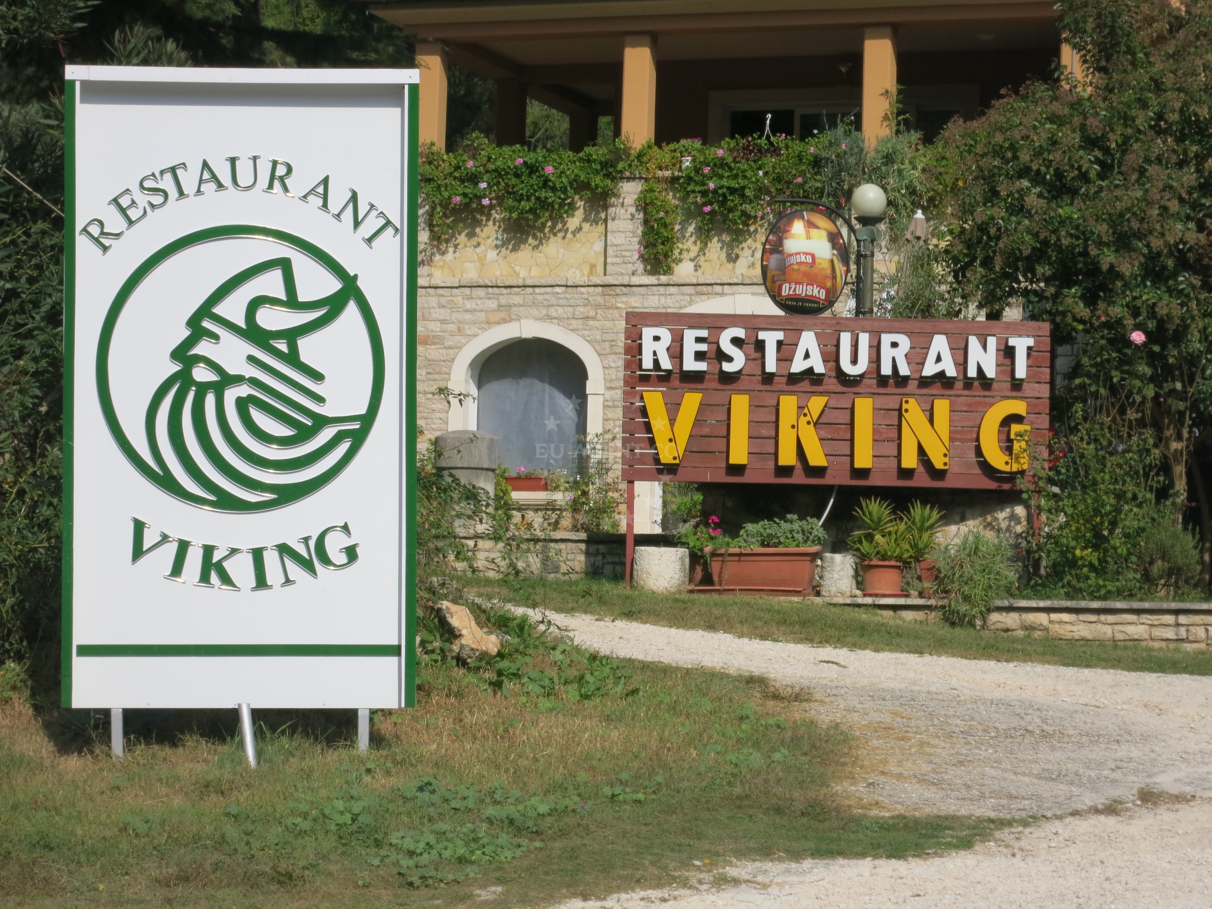 Dining area at Restaurant Viking, Vrsar, with views of the coast