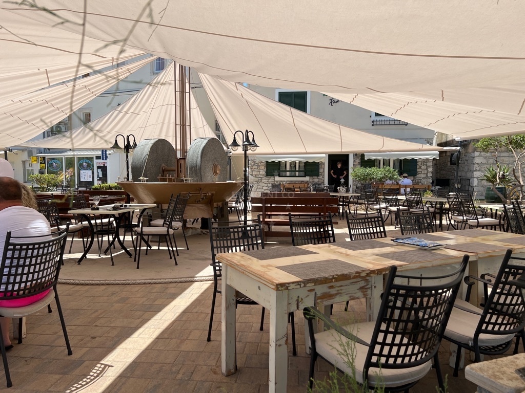 Konoba Kod Barbe restaurant in Iz Veli, North Dalmatia, overlooking the Adriatic Sea with views of Marina Veli Iž