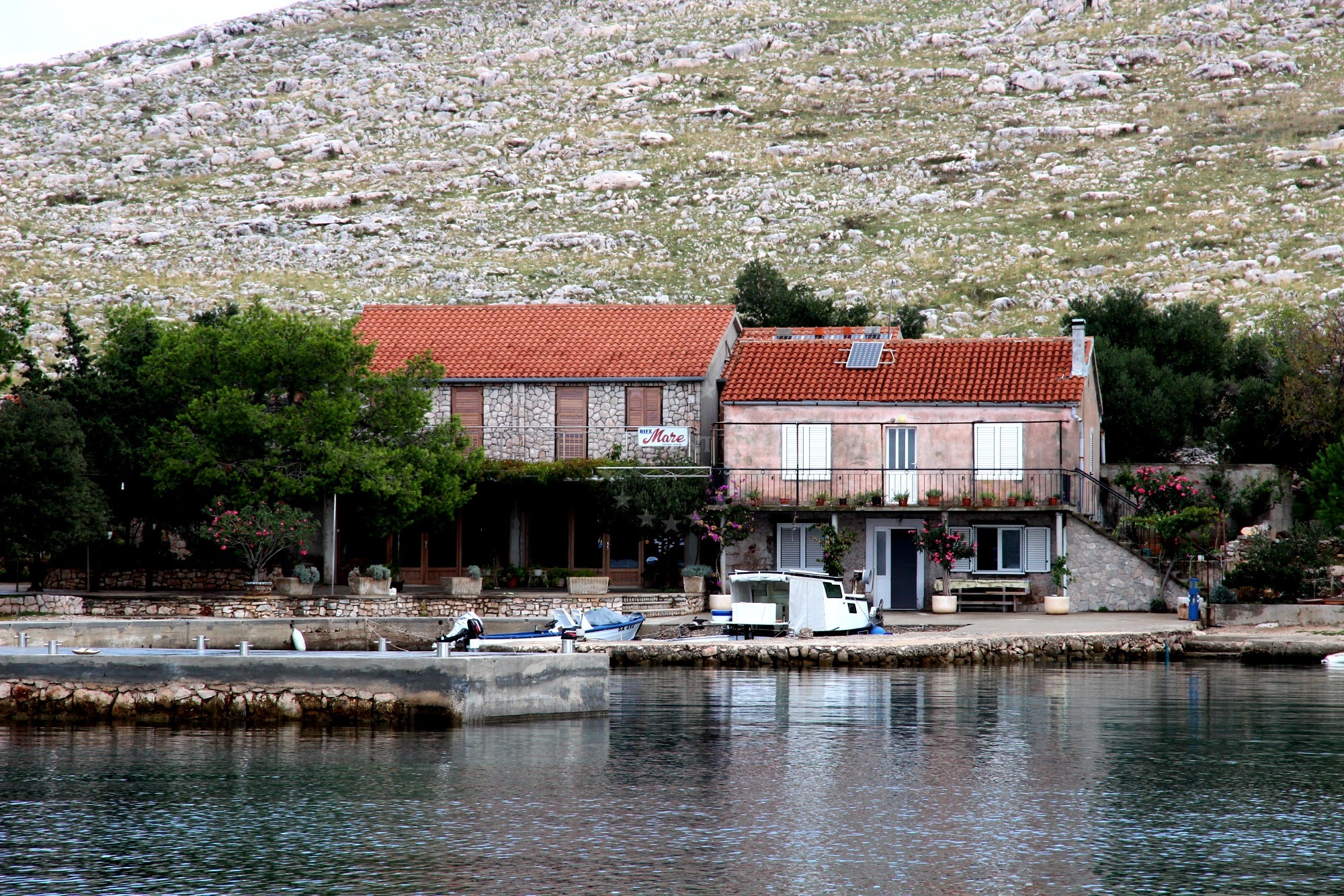 Yacht berthing at Restaurant Mare jetty, Katina Island