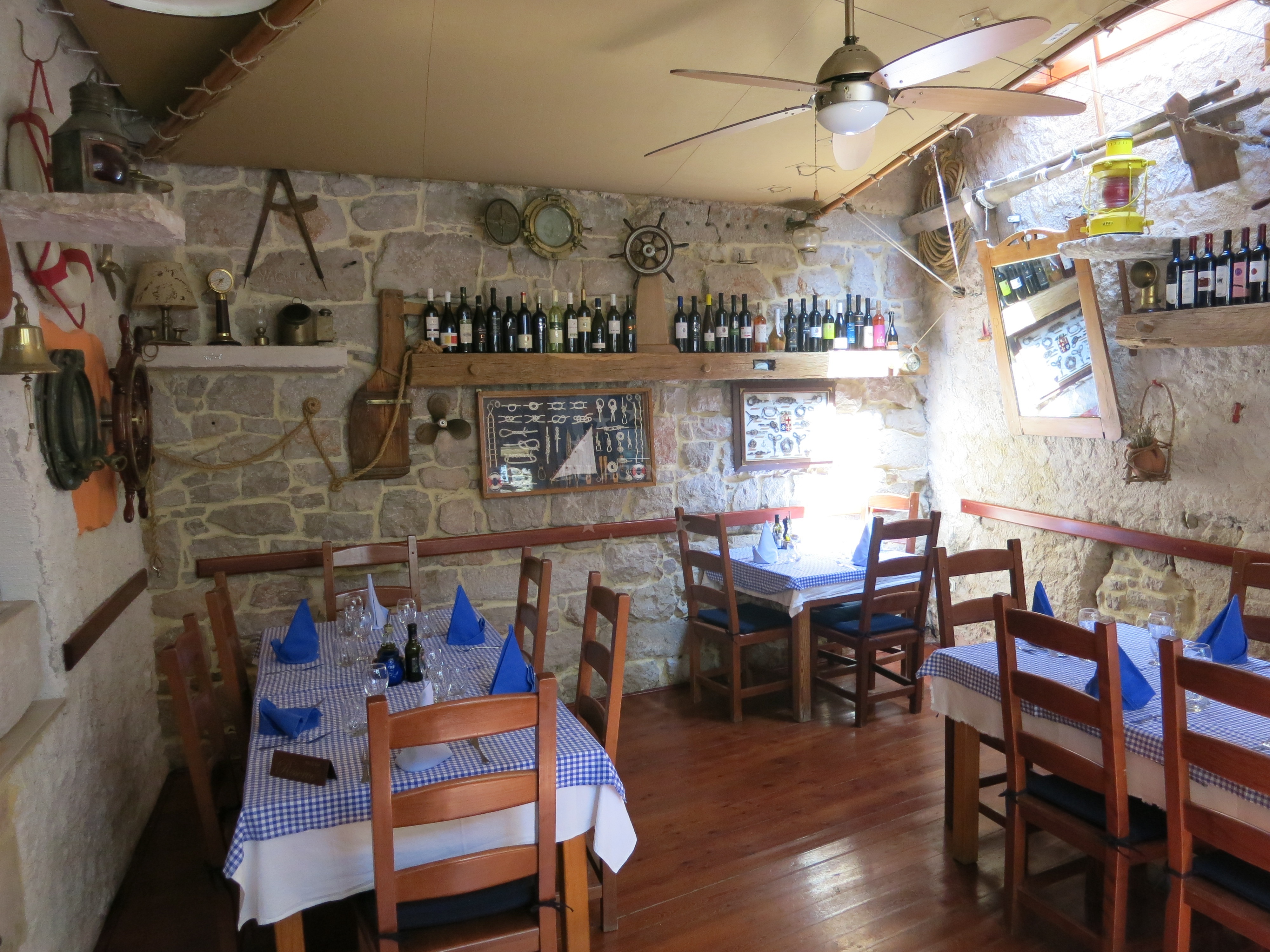 Fresh seafood dishes at Tic Tac Restaurant in Murter