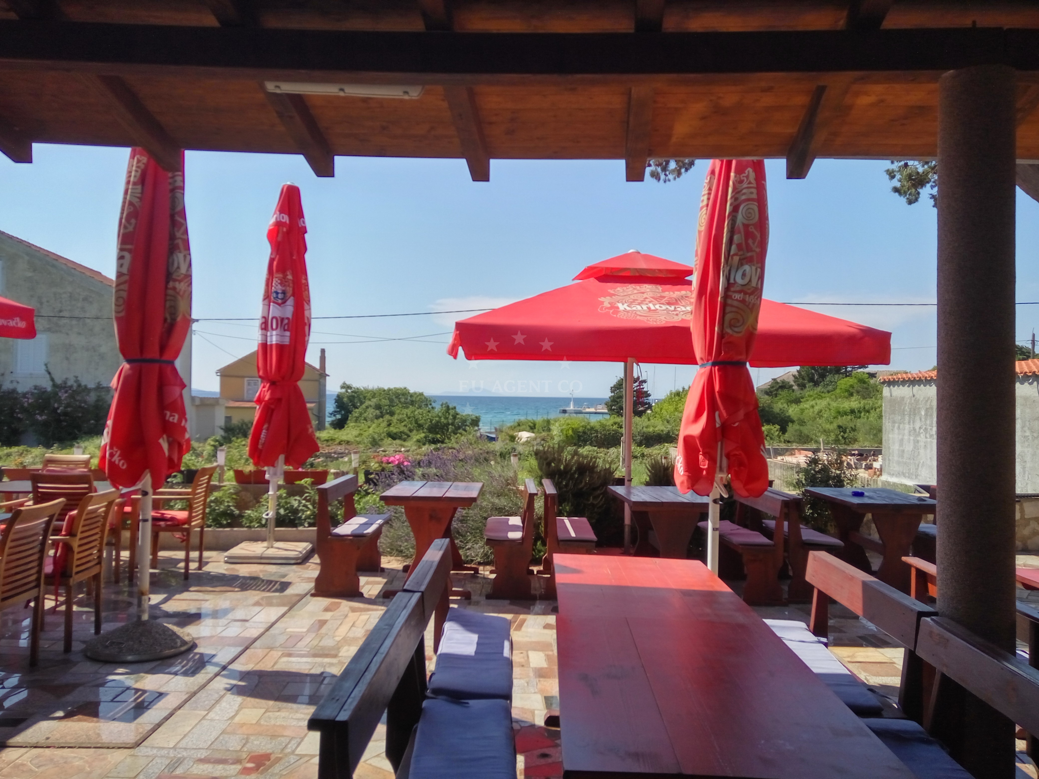 Dining area at Bufet Sidro-Grill restaurant in Olib