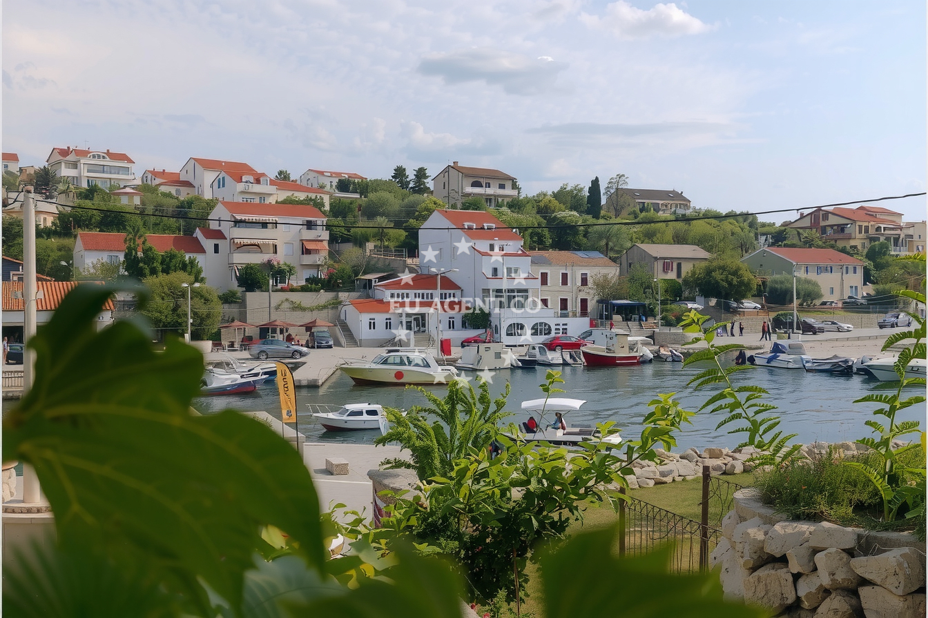 Additional view of Jadran restaurant in Restaurant in Tovarnele on the island Pag, North Dalmatia, Croatia photo 9
