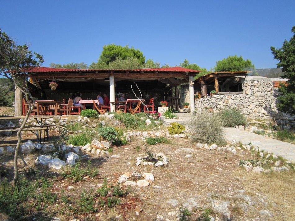 Dining area at Konoba Runjka with views of Soline Bay