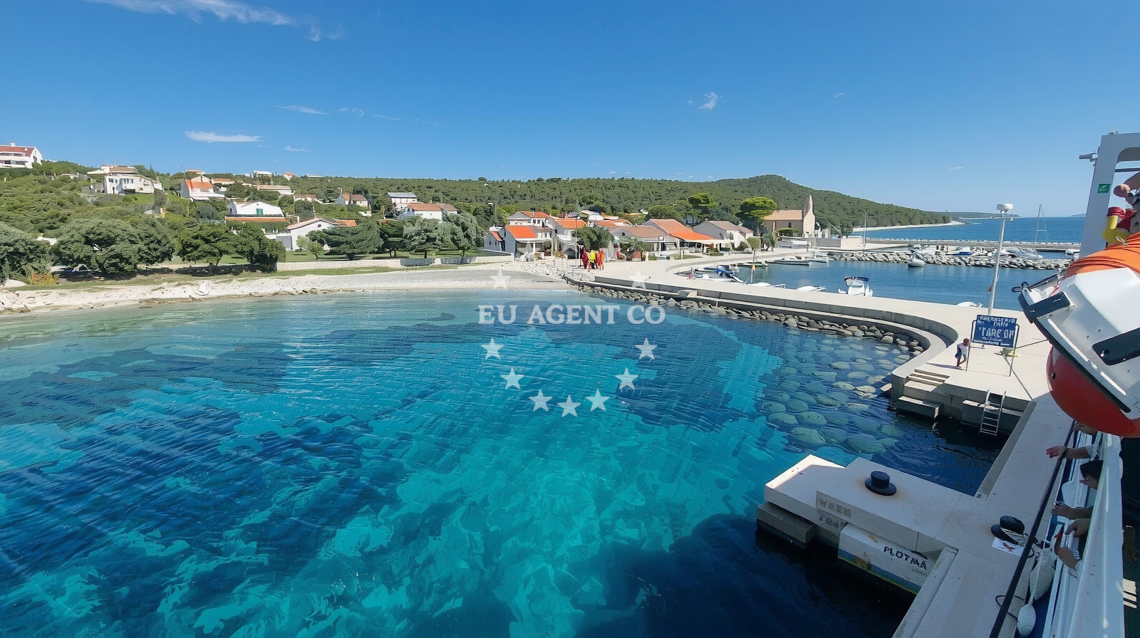 Anchorage Premuda with yachts moored nearby