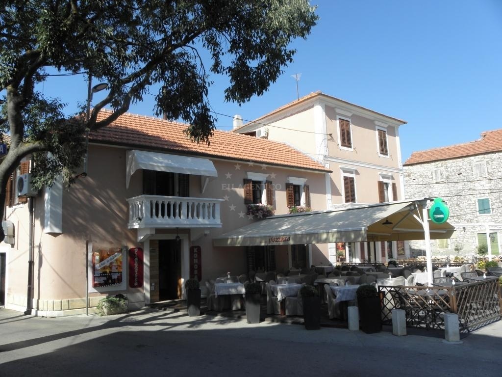 Interior of Restaurant Piazzetta with a fireplace and tables