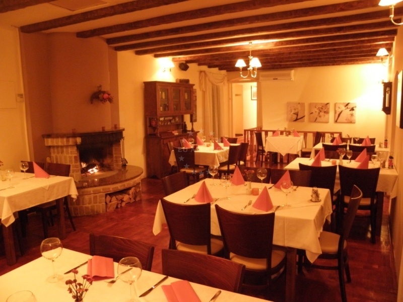 Summer terrace at Restaurant Piazzetta overlooking the Adriatic Sea