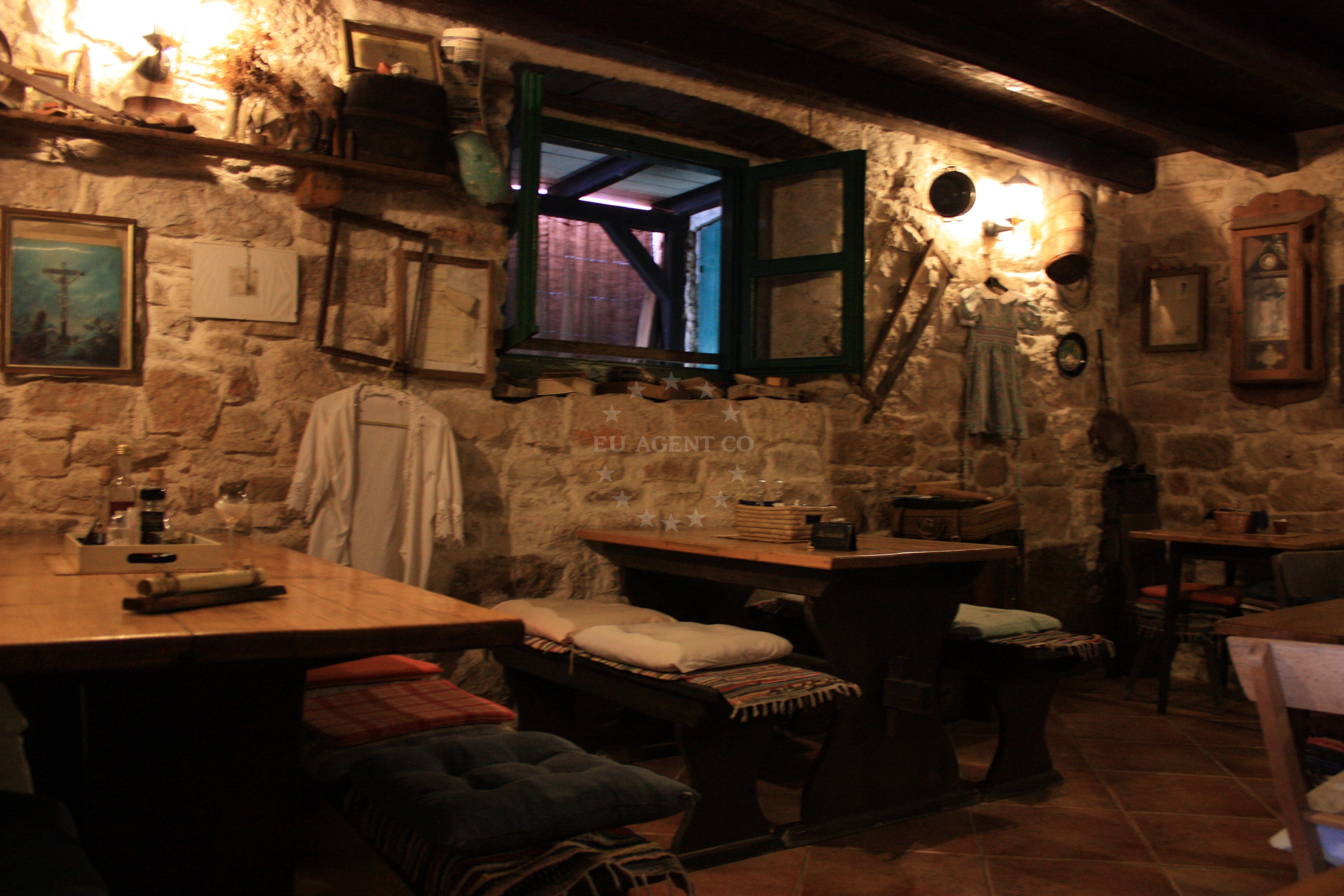 Traditional Dalmatian cuisine at Konoba Šimun, Tribunj