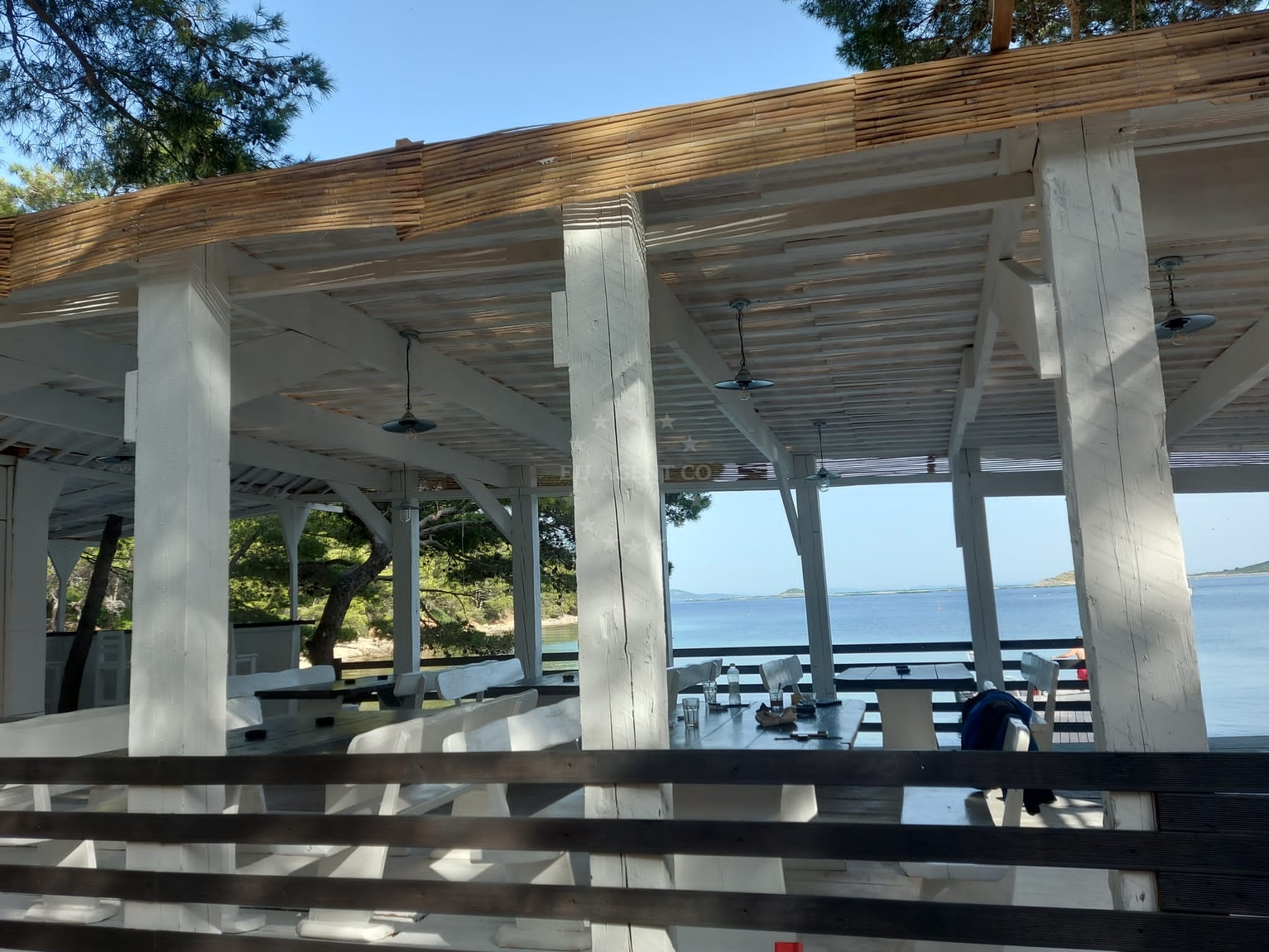Beachside dining at u.o Lagani with Adriatic Sea views