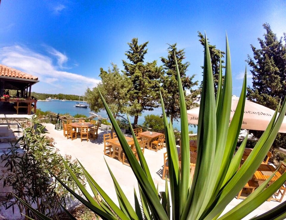 Trabakul Kornati restaurant exterior, Pristanisce, Žut, North Dalmatia