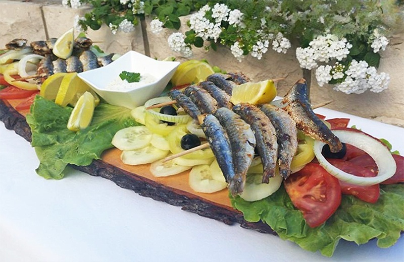 Outdoor seating at Fish'N'Go Restaurant in Korcula