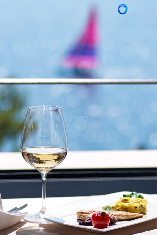 Restaurant Lesic Dimitri in Korcula with panoramic views of the Peljesac channel