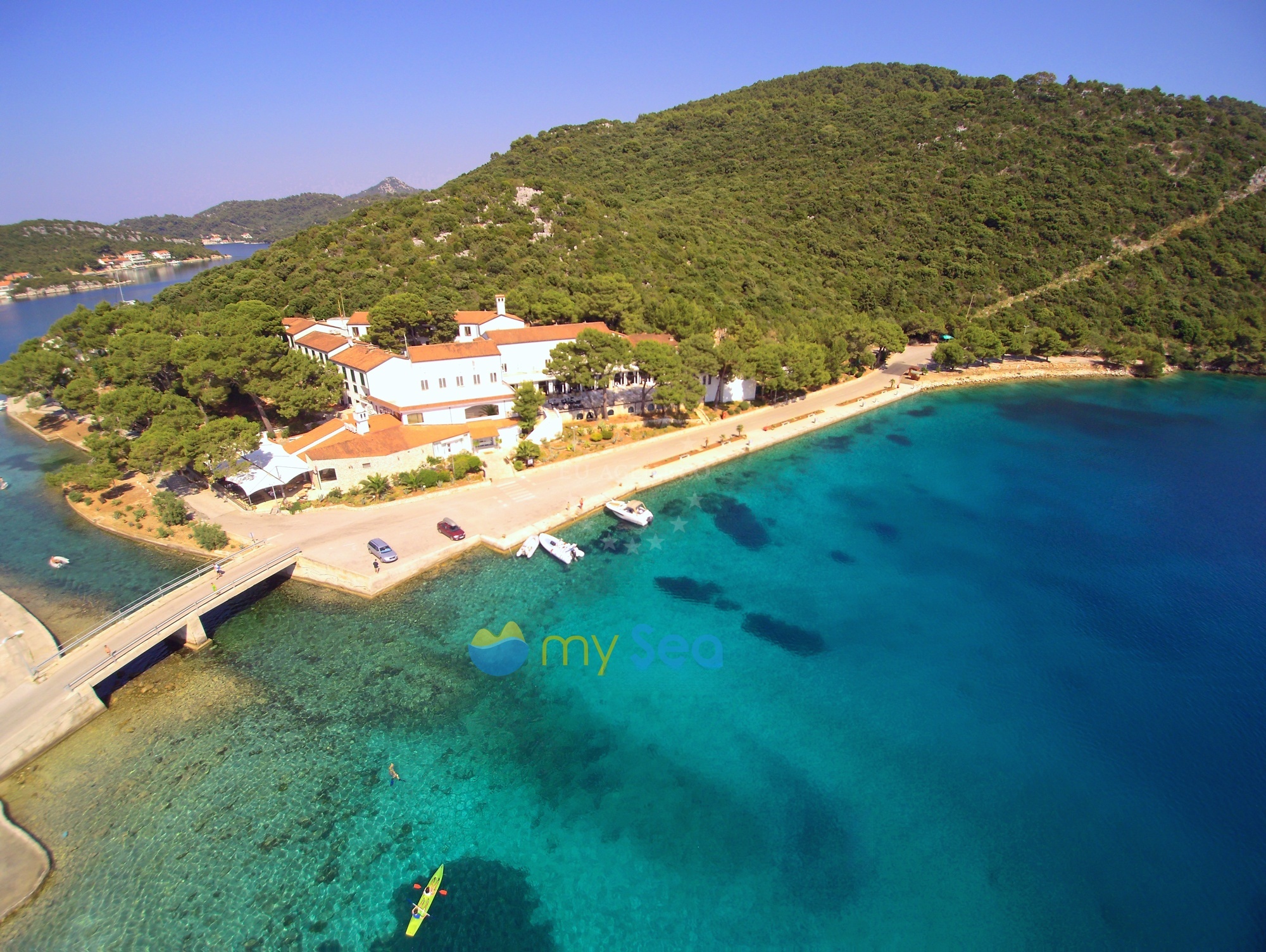 Hotel Solitudo Restaurant with a view of the sea and surrounding landscape