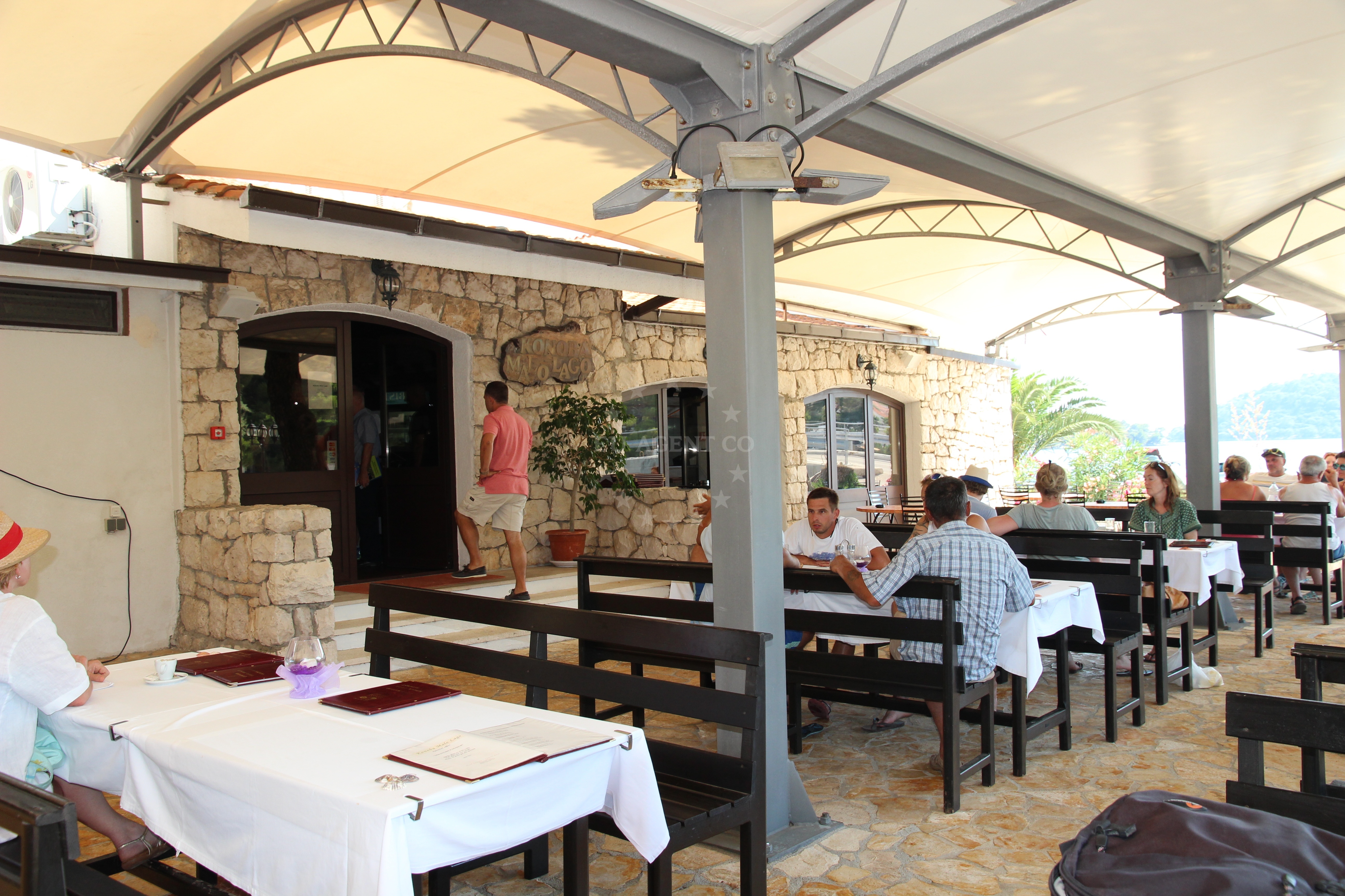 Dining area at Hotel Solitudo Restaurant with tables overlooking the Adriatic