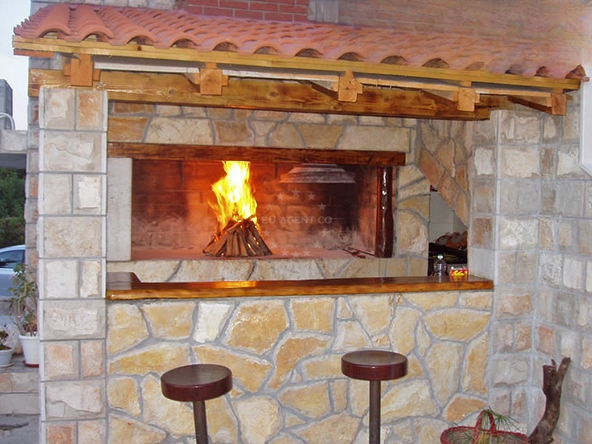 Fresh seafood preparation at Villa Mirosa restaurant