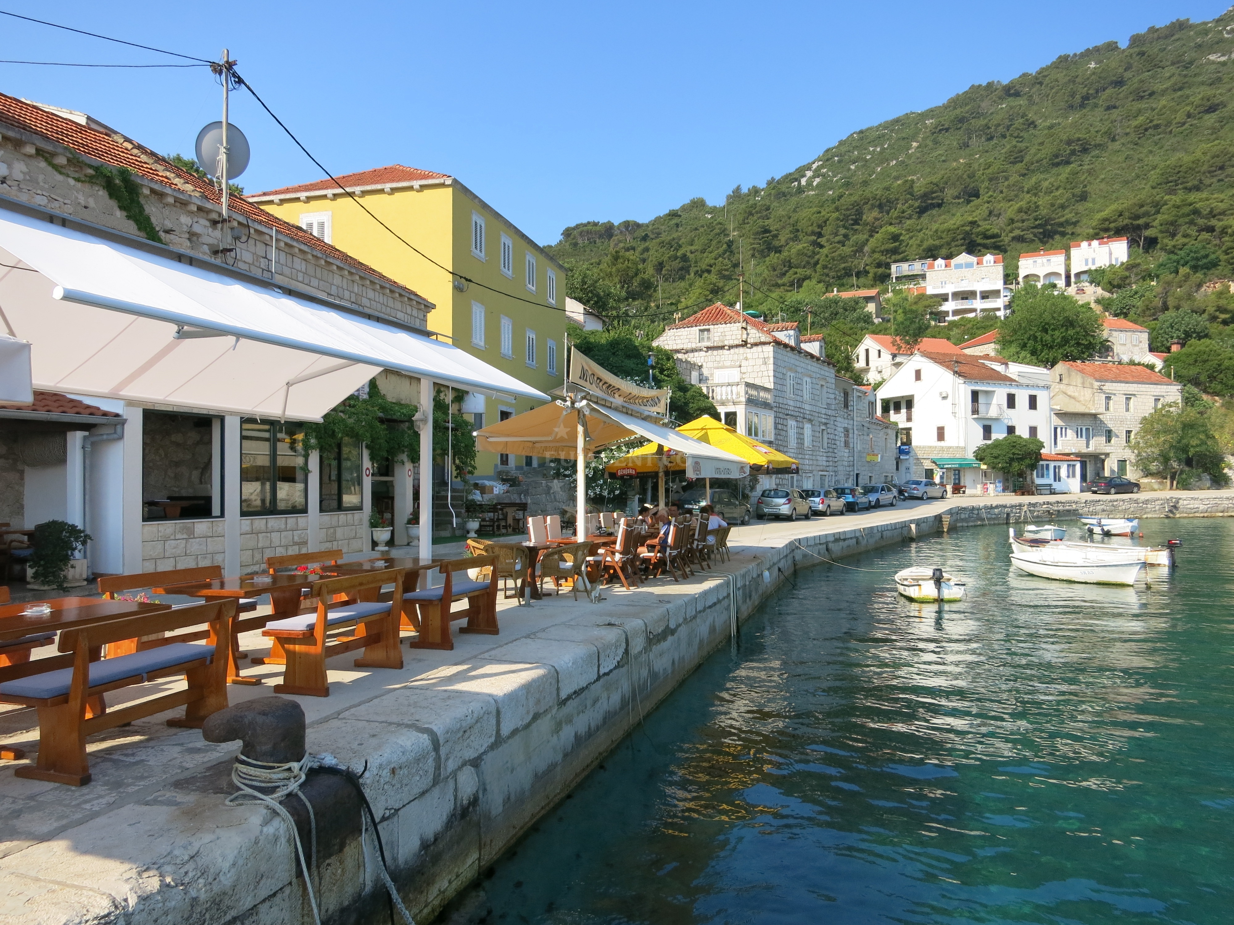 Quay with mooring lines at Konoba Lanterna, Sobra, Mljet