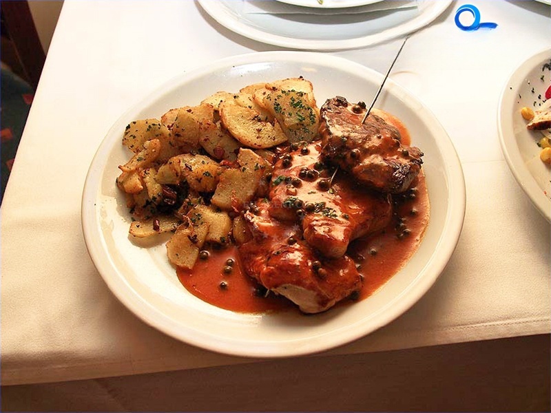 Grilled lamb and seafood dishes at Villas Mungos