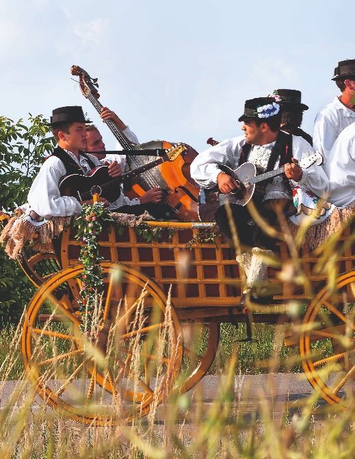 Bećarac singing and playing from Eastern Croatia