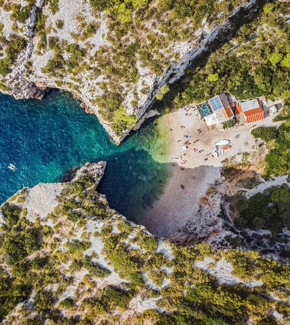 Stiniva, Vis