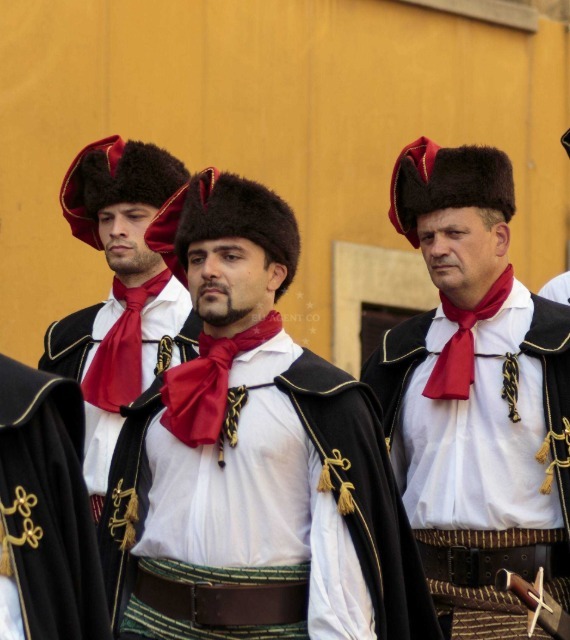 Cravat Guard