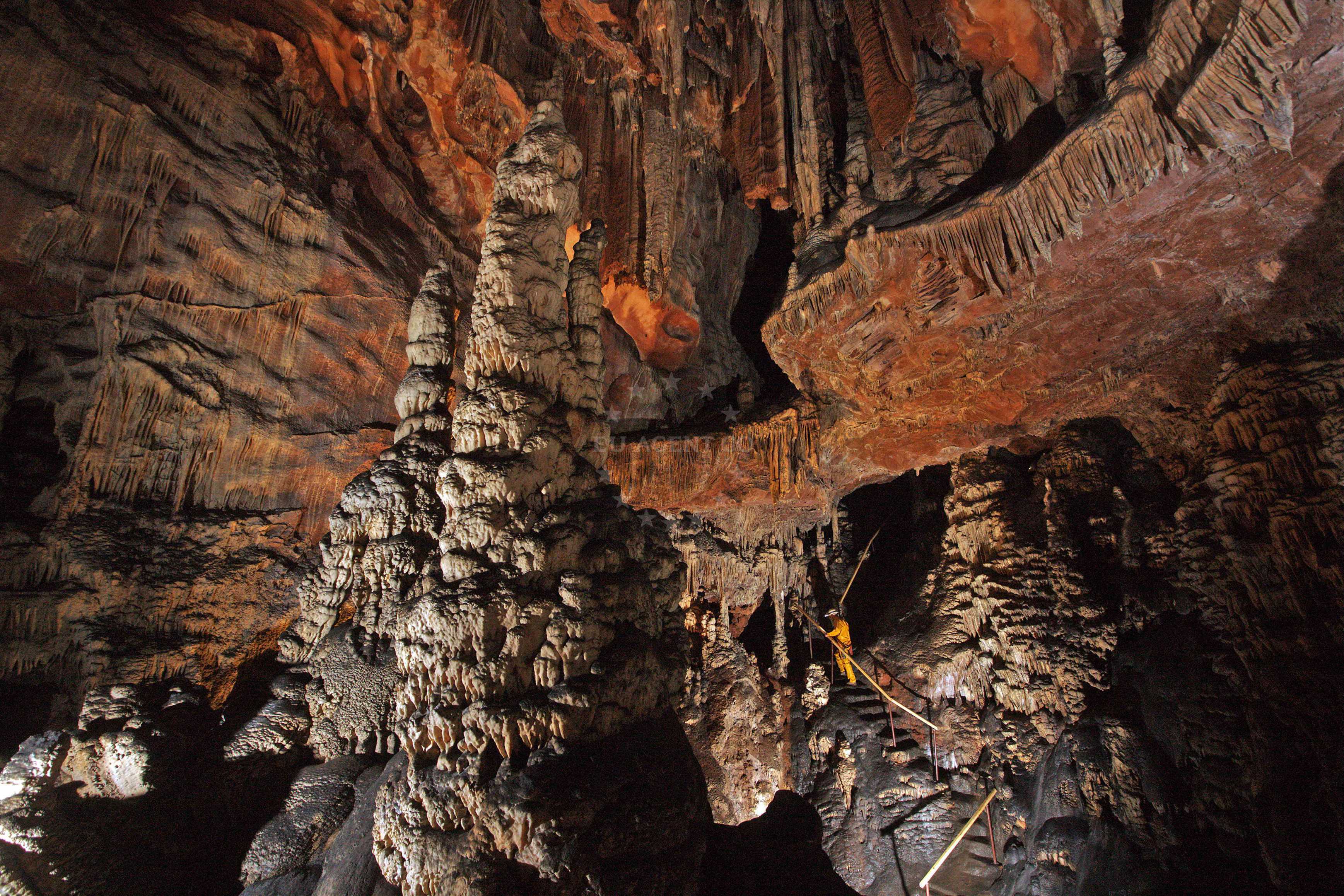 Cave Samograd