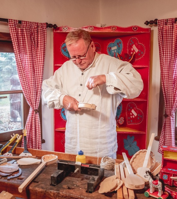 Traditional Croatian Wooden Toys | EUAGENT