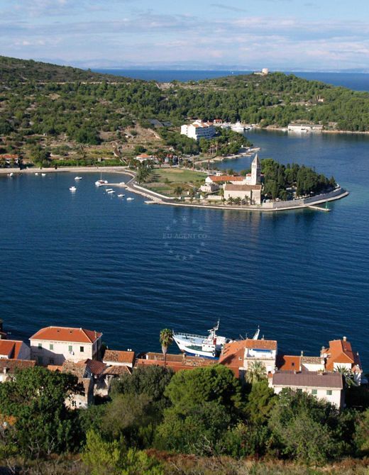 Hiking on Hum on Vis | EUAGENT