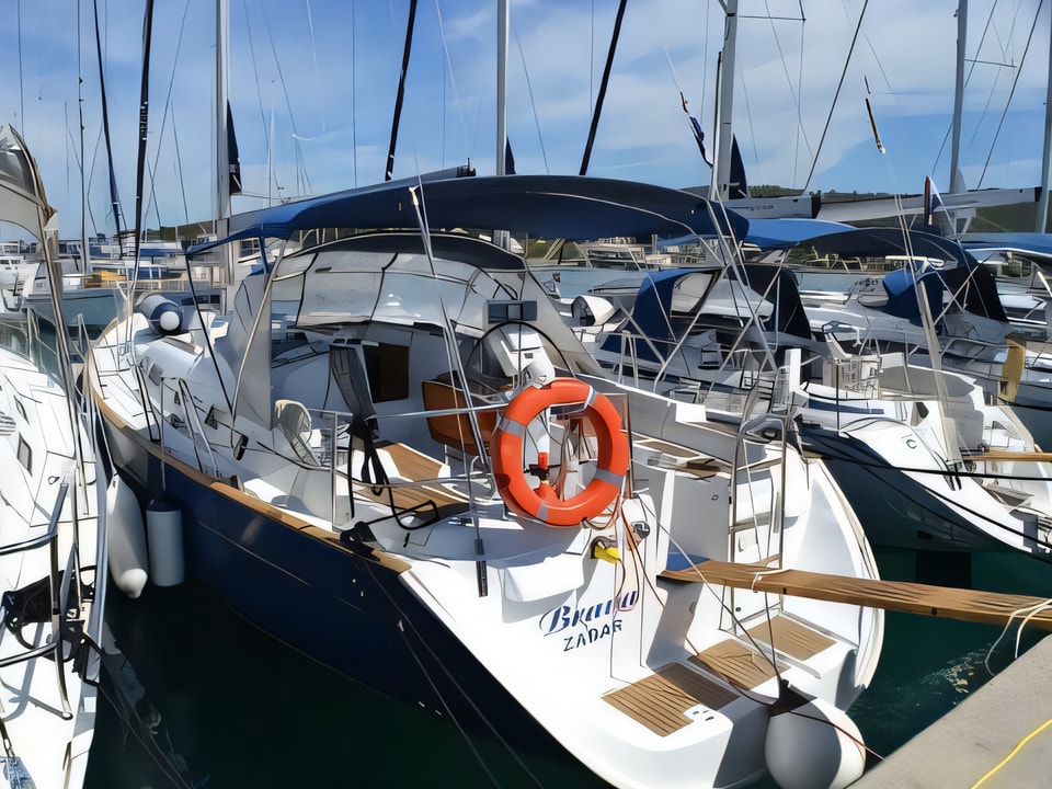 Exterior overview of Oceanis Clipper 423 sail boat for charter from Sukosan Marina Dalmacija in the Zadar sailing area Croatia