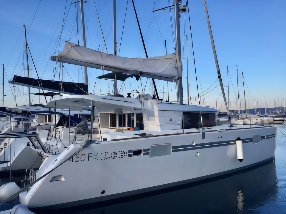 Lagoon 450 Flybridge catamaran for charter in Croatia