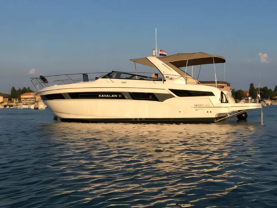 Exterior overview of Bavaria S40 OPEN motoryacht for charter from Pula Tehnomont Marina Veruda in the Istria / Kvarner sailing area Croatia