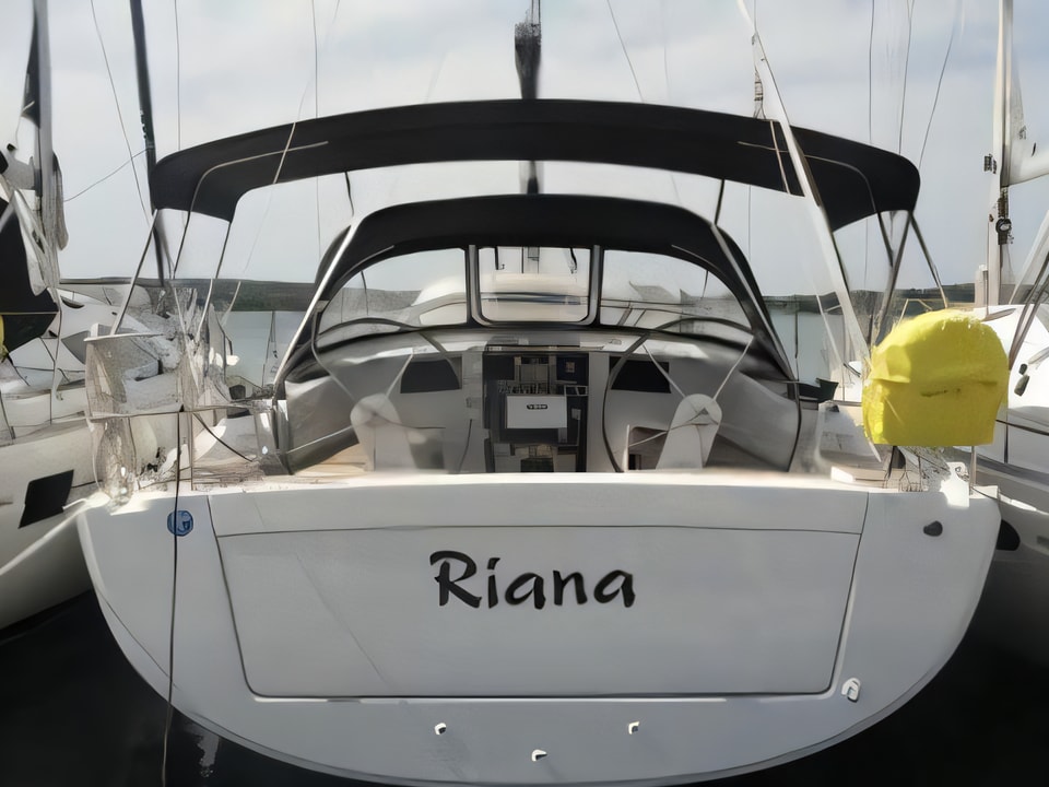 Exterior overview of Hanse 385 sail boat for charter from Pula ACI Marina in the Istria / Kvarner sailing area Croatia