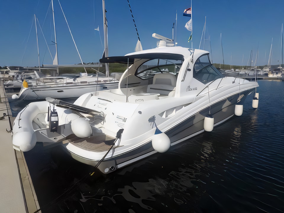 Sea Ray 455 motor yacht for charter from Sibenik / Marina Mandalina Sibenik sailing area Croatia